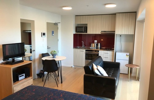 Te Aro Apartment | Apartment Heart of Wellington City - Balcony over the City Lights