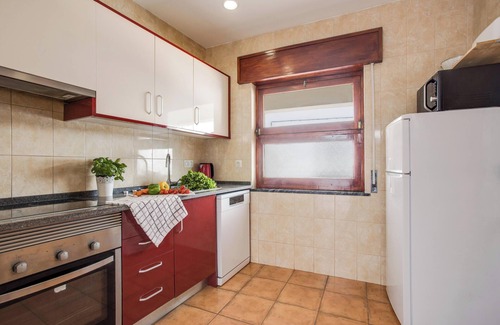 Vila do Bispo House | Apartment Home Casa das Flores with Balcony, Garden, Wi-Fi & Terrace