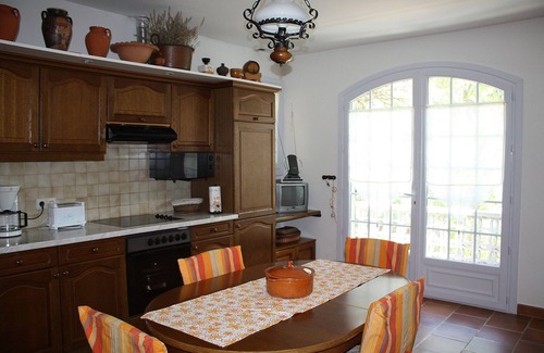 Cavaillon Apartment | Apartment in a green residential area of ​the town of Cavaillon in the Luberon.