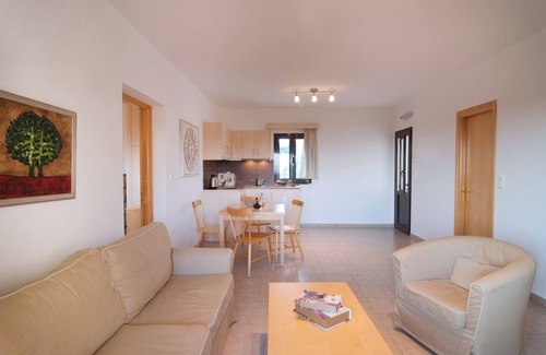 Lefkos Apartment | Apartment In A Hotel 'Miraluna Three Room 2' with Private Terrace and Air Conditioning