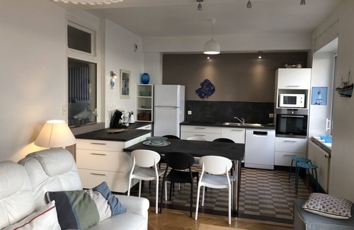 Guilvinec Apartment | Apartment in a house by the water