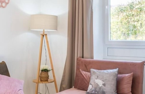 Cervantes Apartment | Apartment in a restored mansion in Granada.