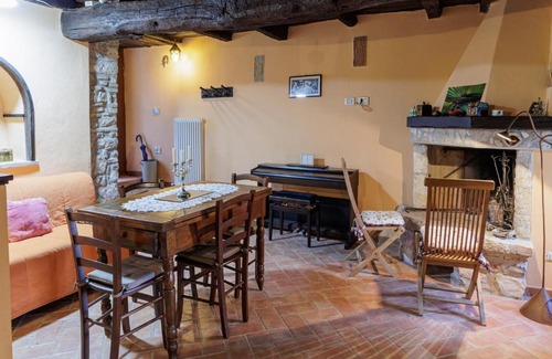 Baiano House | Apartment in Firenzuola near Lake Arezzo