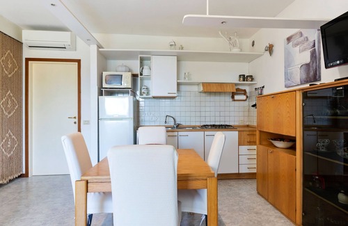 Montioni House | Apartment in Lazise with Lake View & Pool
