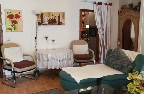 Neusass Old Town House | Apartment in Neusäß with Barbecue and Wifi