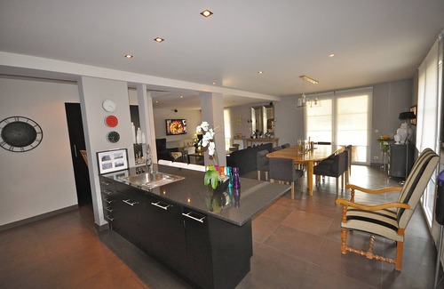 Mouans-Sartoux Apartment | Apartment in renovated contemporary villa, great location and quiet.
