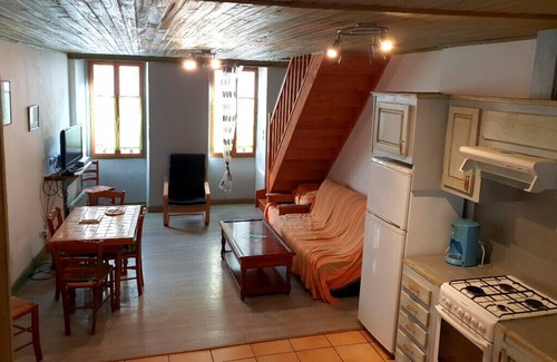 Laruns Apartment | APARTMENT IN THE CENTER OF LARUNS 2 bedrooms SEPARATE W.C., one upstairs