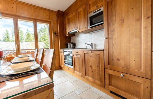 Sion Apartment | Apartment in Veysonnaz with Ski Slope Access