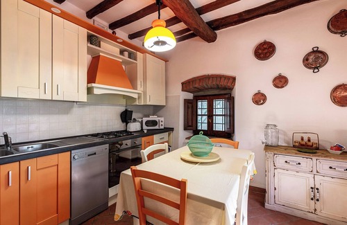 Barberino di Mugello Apartment | Apartment 'Il Noce' with Shared Pool, Wi-Fi and Air Conditioning
