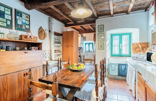 Piteglio Apartment | Apartment 'Antico Forno' with Mountain View and Wi-Fi