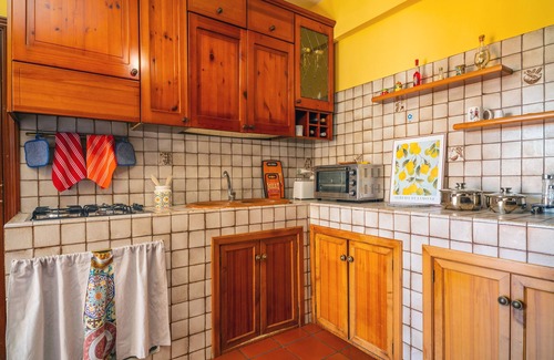 Scillichenti Apartment | Apartment 'Jana Holidays' with Mountain View, Wi-Fi and Air Conditioning