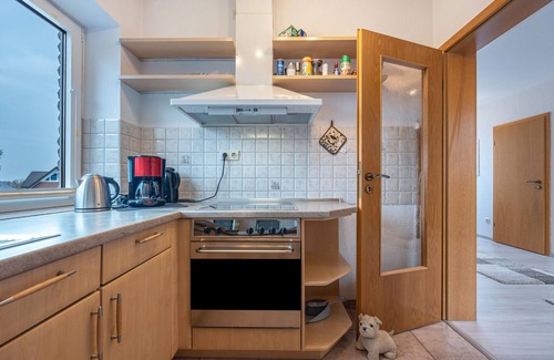 Loehne Apartment | Apartment 'Kastanie' with Balcony, Wi-Fi and Air Conditioning