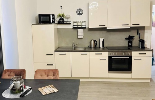 Eggesin Apartment | Apartment 'Kleine Waldstube' with Shared Terrace and Wi-Fi