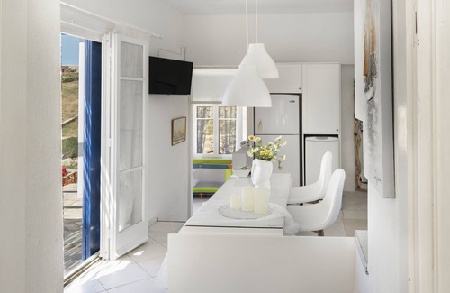 Koundouros Apartment | Apartment 'Konstantinos and Eleni's' with Sea View, Wi-Fi and Air Conditioning