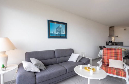 Les Sables d'Olonne Apartment | Apartment 'Les Voiles Du Large' with Sea View, Balcony and Wi-Fi