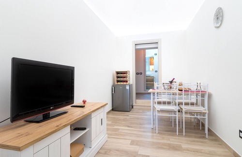 Municipio 2 Apartment | Apartment 'La Dimora In Città' with Wi-Fi and Air Conditioning