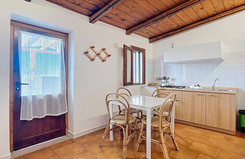Montincello Apartment | Apartment 'La Mignola - Bilo 2 - Duplicate' with Shared Garden, Wi-Fi and Air Conditioning