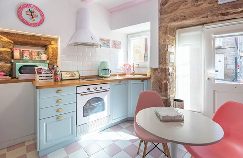 Corcubion Apartment | Apartment 'La Suite De Los Años 50' with Wi-Fi