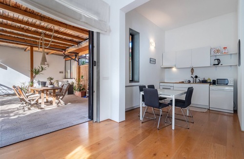 Bari City Centre Apartment | Apartment "La Terrazza Di Francesco" with Private Terrace, Wi-Fi & Air Conditioning