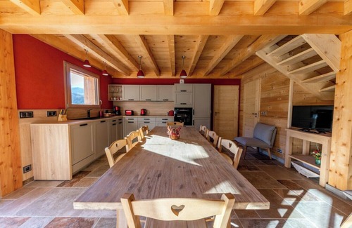 Montagnole House | Apartment 'Le Chalet De La Source' with Mountain View, Private Terrace and Wi-Fi