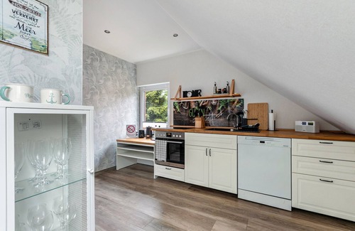 Nordhastedt Apartment | Apartment 'Leev Un Lee' with Shared Garden and Wi-Fi