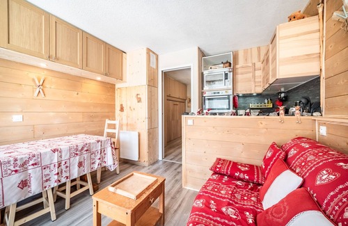 Le Praz de Lys Apartment | Apartment 'Les Pralyssimes' with Mountain View, Private Terrace and Wi-Fi