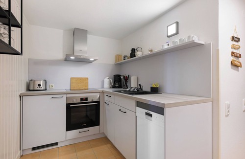 Westerhever Apartment | Apartment 'Leuchtturm' with Shared Terrace and Shared Garden