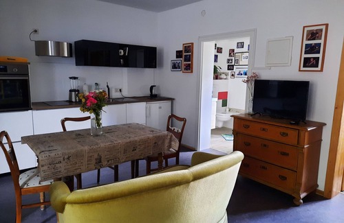 Fritzlar Apartment | Apartment Lila Zimmer - Ferienwohnungen Alter Frisörsalon