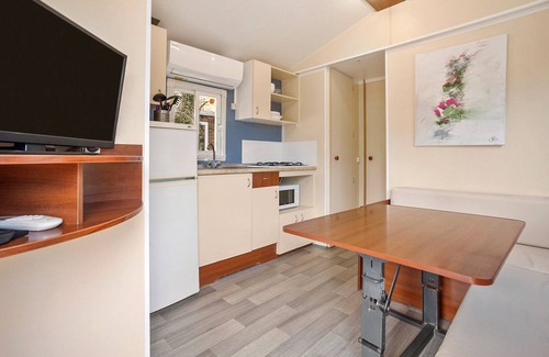 Le Val Apartment | Apartment 'L’oliveraie Écuries Mas Di Gau' with Shared Pool, Wi-Fi and Air Conditioning