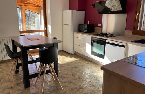 Boyeux-Saint-Jerome Cottage | Apartment 'Maison Dans Un Village Viticole' with Private Garden, Balcony and Wi-Fi