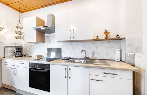 Menden Apartment | Apartment 'Mama Mia' with Shared Garden and Wi-Fi