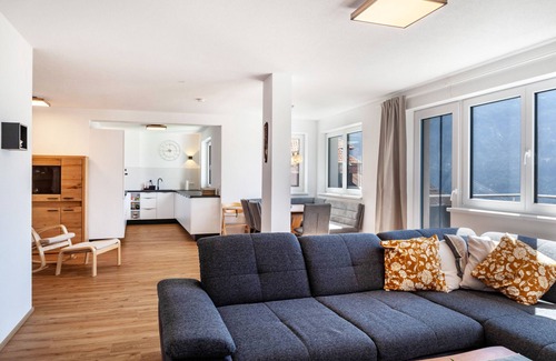 Arzl im Piztal Apartment | Apartment 'Manu's Bergblick' with Mountain View, Private Terrace and Wi-Fi