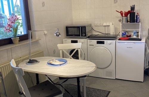 Glashuetten Apartment | Apartment mit Duschbad, Wintergarten und Terrasse im Schönen Taunus, Ruhige Lage