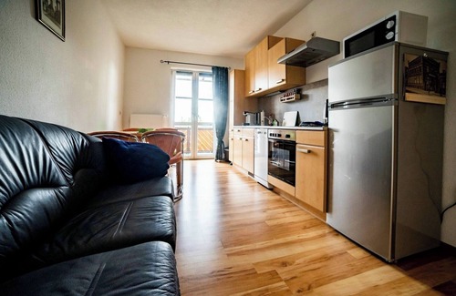 Forst Apartment | Apartment 'Moderne Ferienwohnung In Der Stadt' with Balcony and Wi-Fi