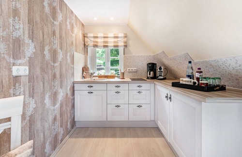 Dorpling Apartment | Apartment 'My Little Rose Cottage' with Private Terrace, Private Garden and Wi-Fi