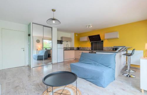 Lille-Moulins Apartment | Apartment near metro with parking & balconies