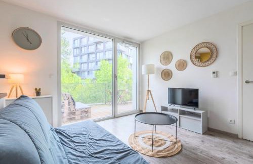 Lille-Moulins Apartment | Apartment near metro with parking & balconies
