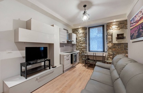 Caprino Bergamasco Apartment | Apartment 'Nottedì Case Vacanze 1' with Wi-Fi and Air Conditioning