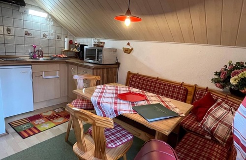 Unkeroda Condo | Apartment on the Rennsteig, located directly at Eisenach, on the southern slope of the Wartburg