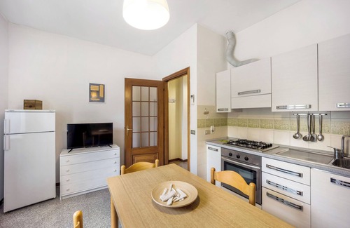 Diano Marina Apartment | Apartment Orizzonte 1A with Shared Garden & Wi-Fi