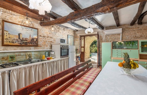 Peresiji Apartment | Apartment Peresiji AUC with Shared pool