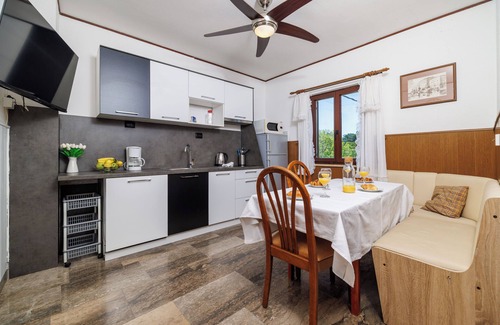 Poljica Apartment | Apartment Petar (60991-A1) - Poljica