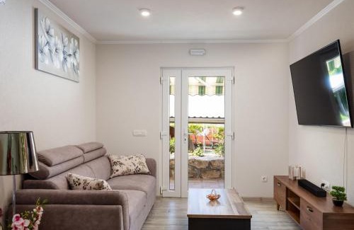 Trsteno Apartment | Apartment Pod Nespolom - One Bedroom Apartment with Terrace