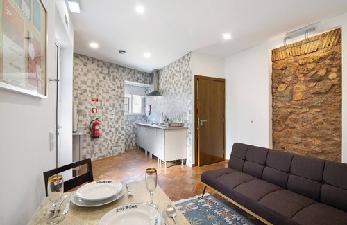 Sao Bras de Alportel Apartment | Apartment 'Casa Da Vila Nº 6' with Wi-Fi and Air Conditioning