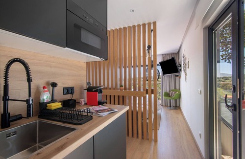 Sao Bras de Alportel Apartment | Apartment 'Tiny House' with Mountain View, Wi-Fi and Air Conditioning