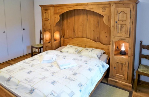 Montana Apartment | Apartment Résidence La Fenière 03 by Interhome