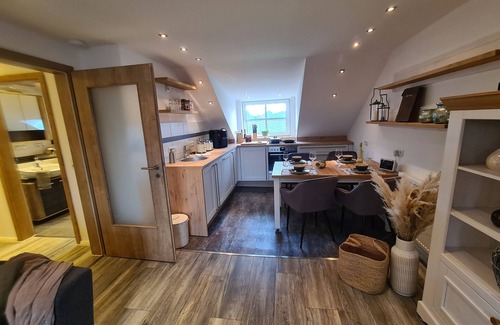 Weissenstadt Apartment | Apartment 'Rosenzauber Gipfelstürmer' with Shared Garden and Wi-Fi