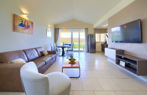 Kornic Apartment | Apartment ROYAL 2 with pool and jacuzzi