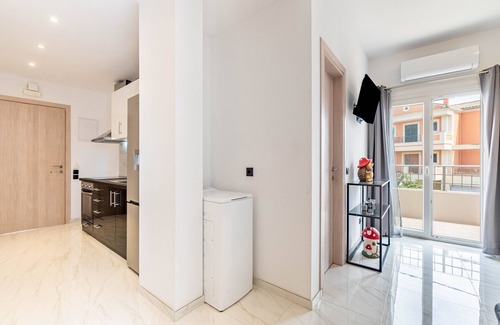 Corfu Town Apartment | Apartment 'Rozario 2' with Wi-Fi and Air Conditioning