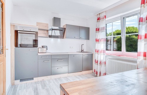 Mattsee Apartment | Apartment 'Seenähe' with Shared Terrace, Shared Garden and Wi-Fi